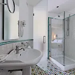 Poseidon -boutique Hotel- מלון סלרנו