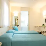 Poseidon -boutique Hotel- מלון סלרנו