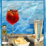 Poseidon -boutique Hotel- מלון