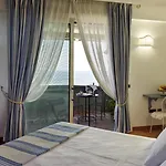 Poseidon -boutique Hotel- מלון