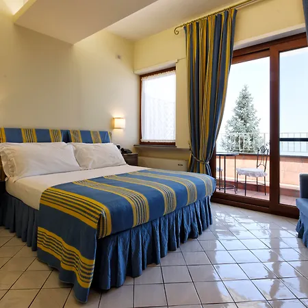 Poseidon -boutique Hotel- 4* סלרנו