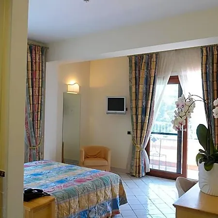 Poseidon -boutique Hotel- Otel 4*