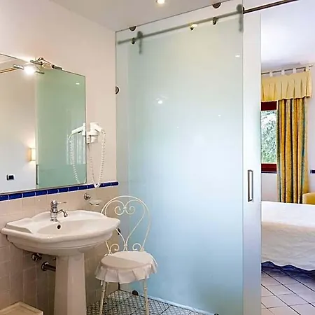 Poseidon -boutique Hotel- Otel 4*
