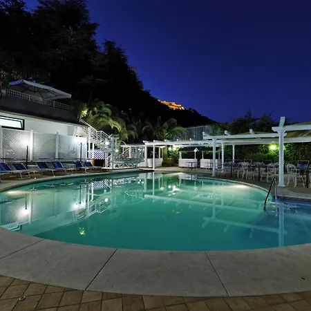 Poseidon -boutique Hotel- 4* Salerno